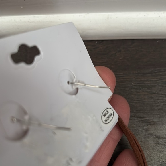 By The Bay NY Tassel Lariat necklace,suede like  cord w/3 faux turquoise stones - Picture 6 of 7